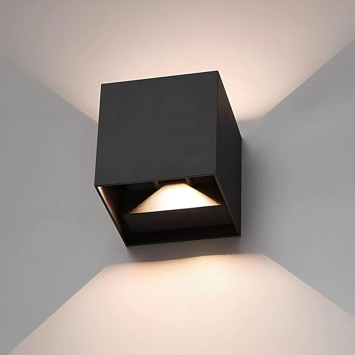 Vägglampa med rörelsesensor