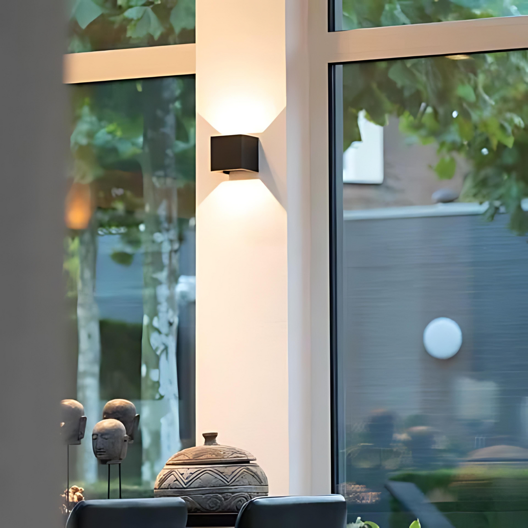 Vägglampa med rörelsesensor