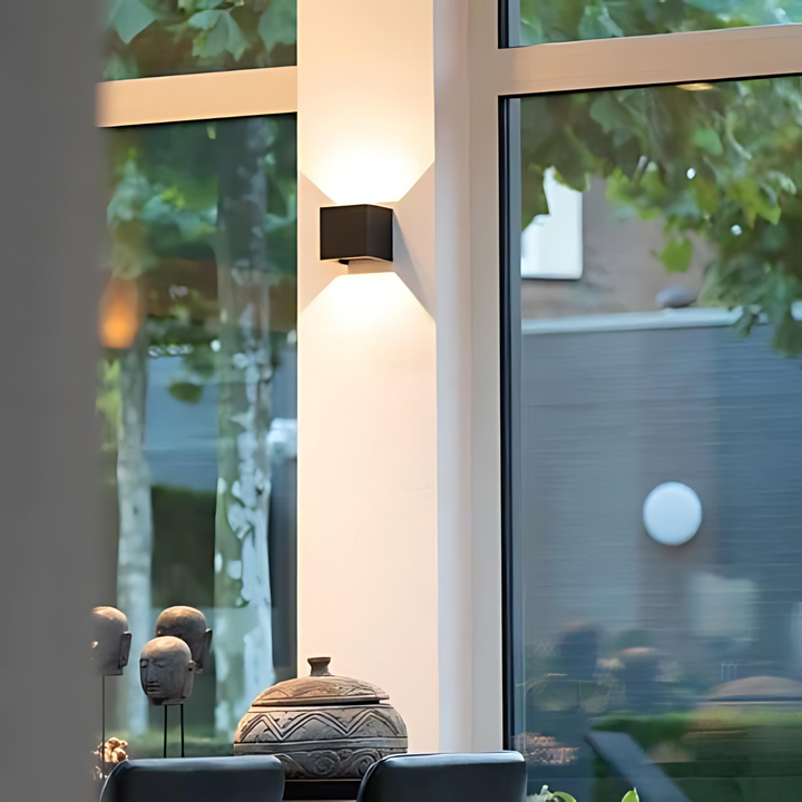 Vägglampa med rörelsesensor