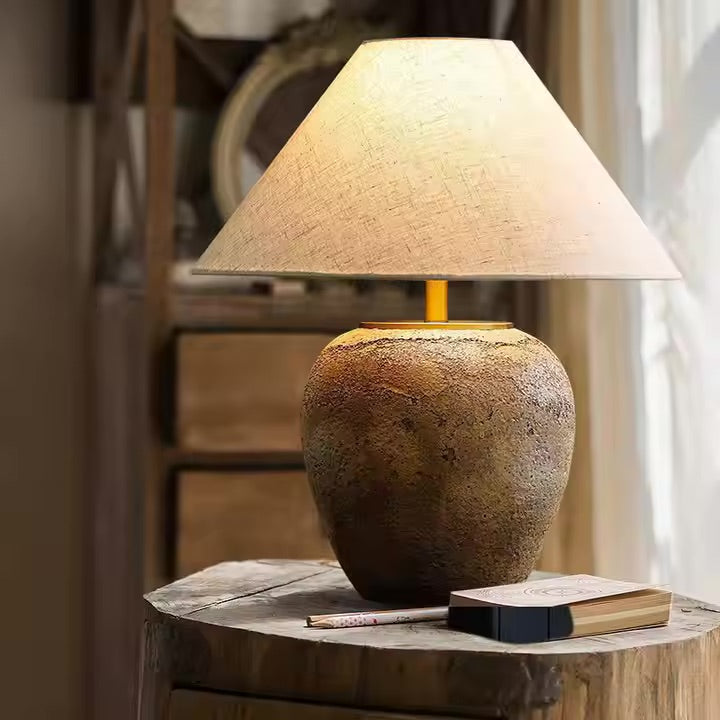 Bordslampa Elderly - Rustik Keramik med Linne Lampskärm
