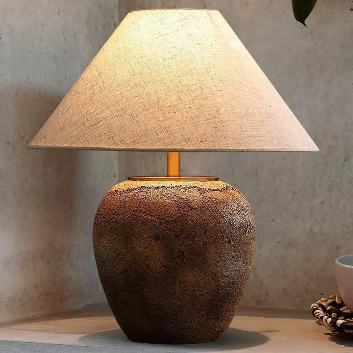 Bordslampa Elderly - Rustik Keramik med Linne Lampskärm