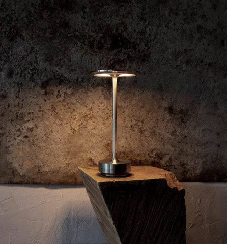 Bordslampa Iron - Portabel - Batteridriven 4000 mAH