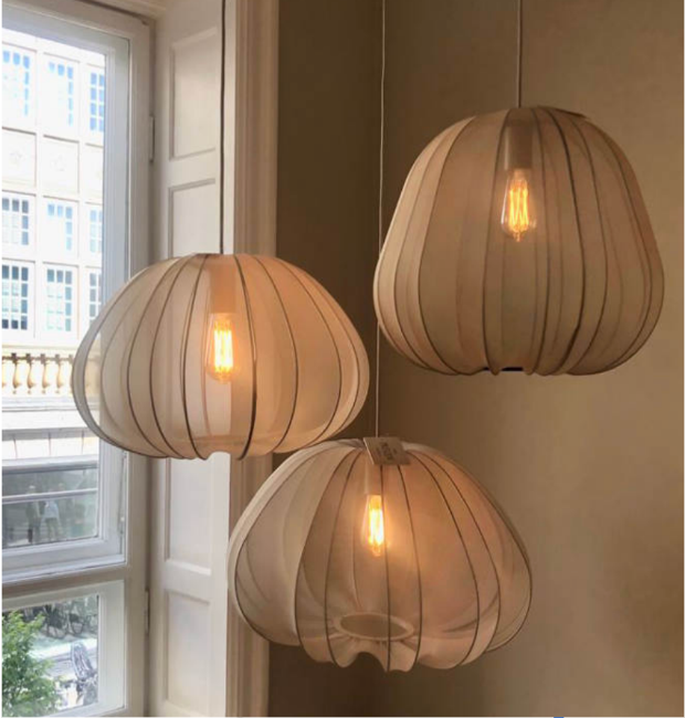Sfera Alta taklampa, Ø46 cm - Organisk pendellampa i skir grå textil