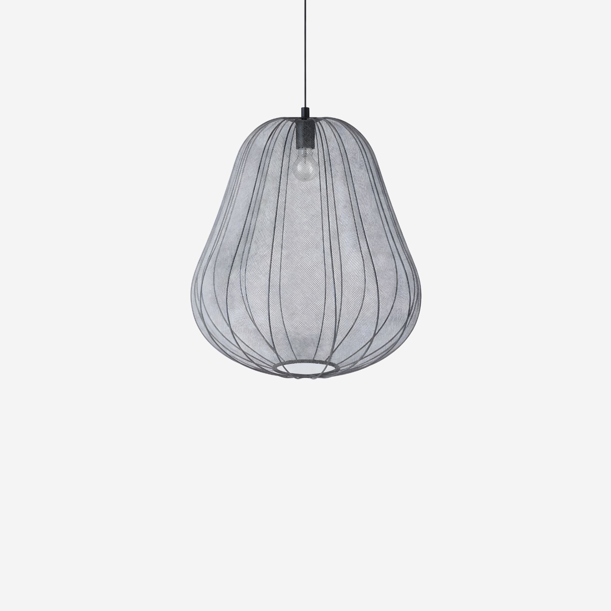 Sfera Alta taklampa med hög och rund form i grå textilskärm och metallram, i stilren skandinavisk design.