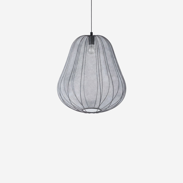 Sfera Alta taklampa med hög och rund form i grå textilskärm och metallram, i stilren skandinavisk design.