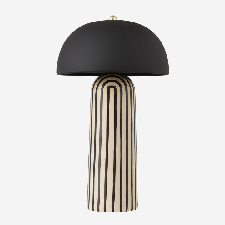 Bordslampa Cavern Zebra med svart kupol och grafiskt zebramönstrad fot i modern design