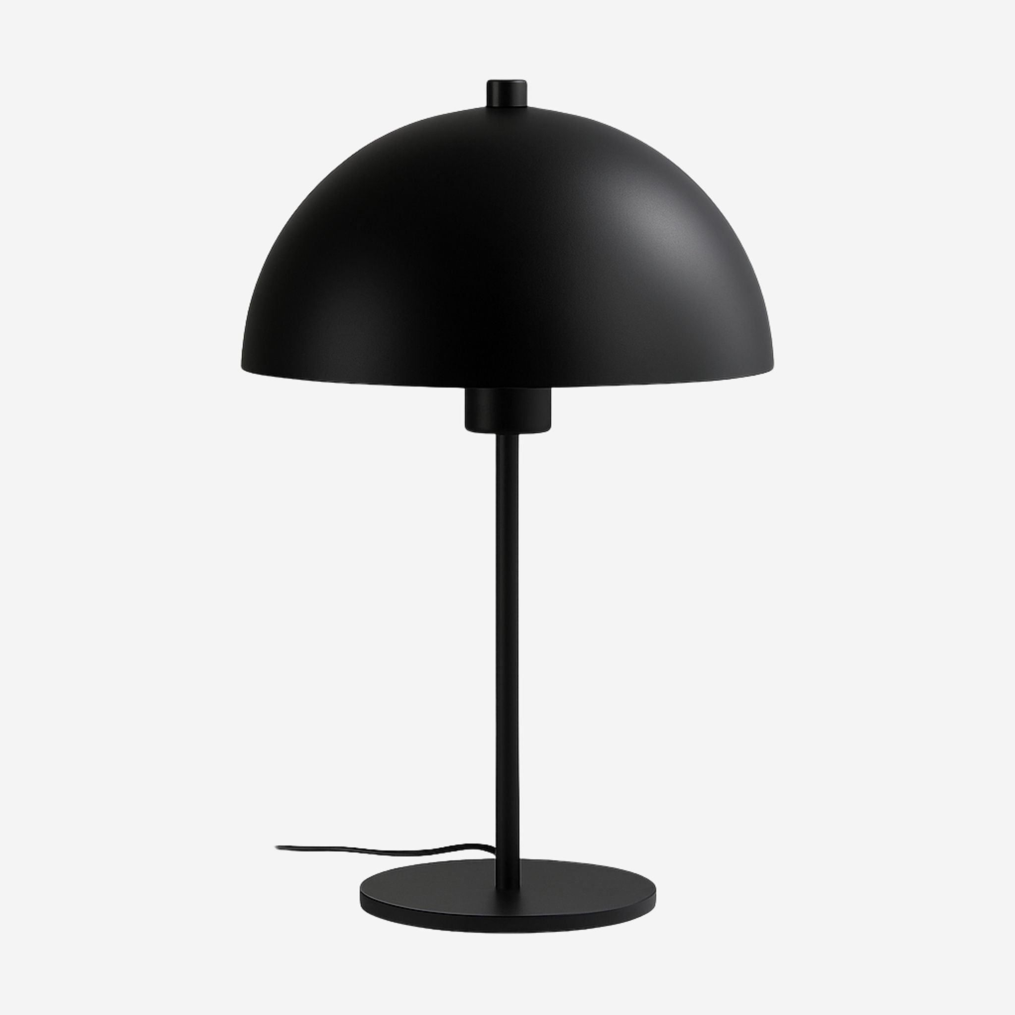 Bordslampa Eclipse i svart metall med rund skärm och minimalistisk skandinavisk design