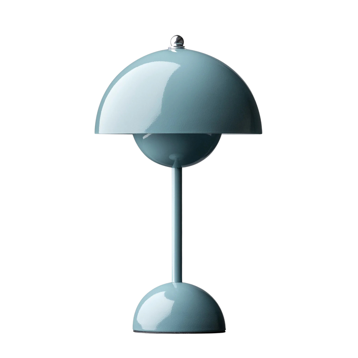 Portabel bordslampa Flowerbud i blå med rund skärm och tidlös design trendig accessoar i heminredning 