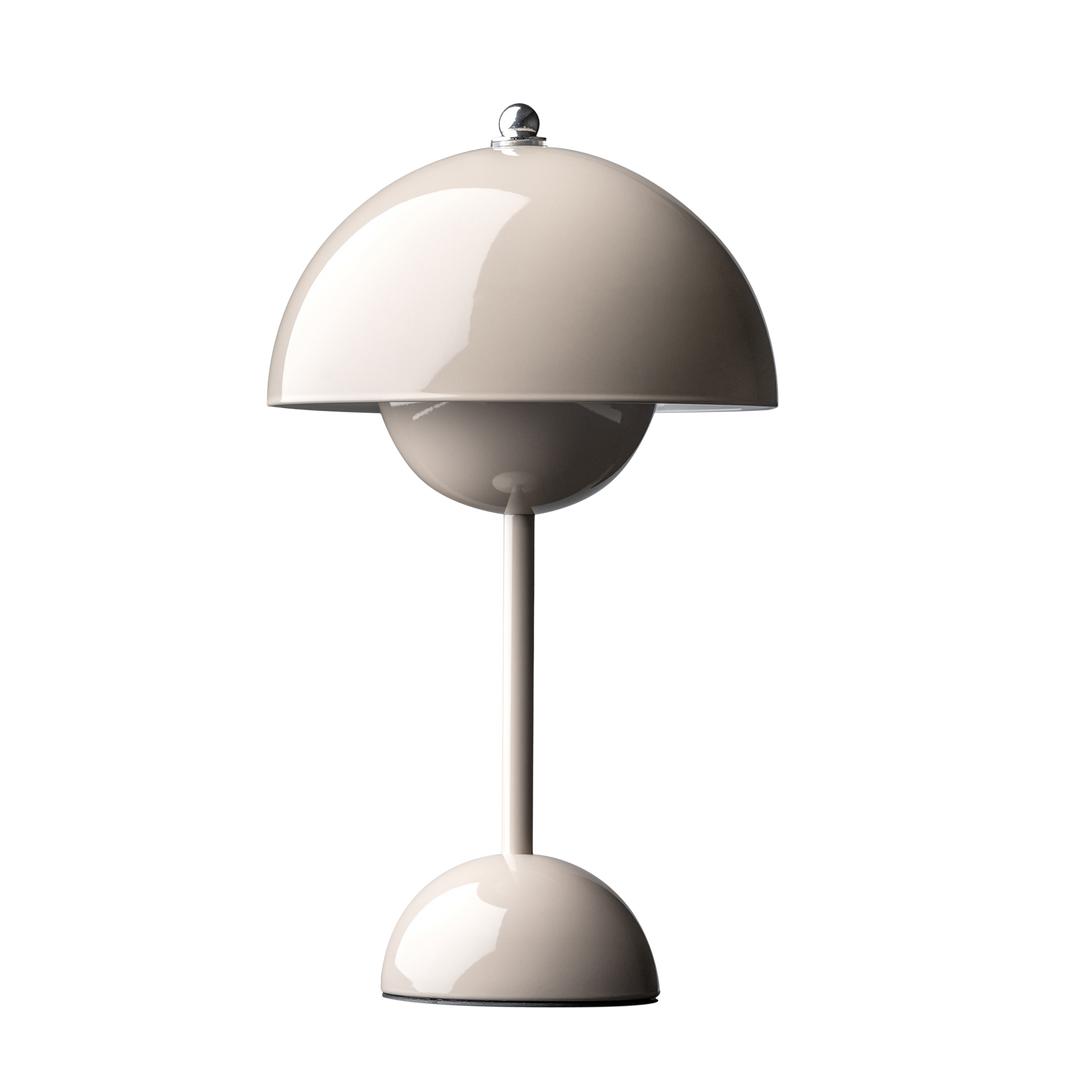 Portabel bordslampa Flowerbud i greige med rund skärm och tidlös design - trendig accessoar i heminredning 