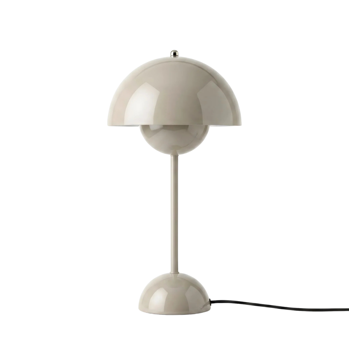 Bordslampa Flowerbud i greige med rund skärm och tidlös design - trendig accessoar i heminredning 