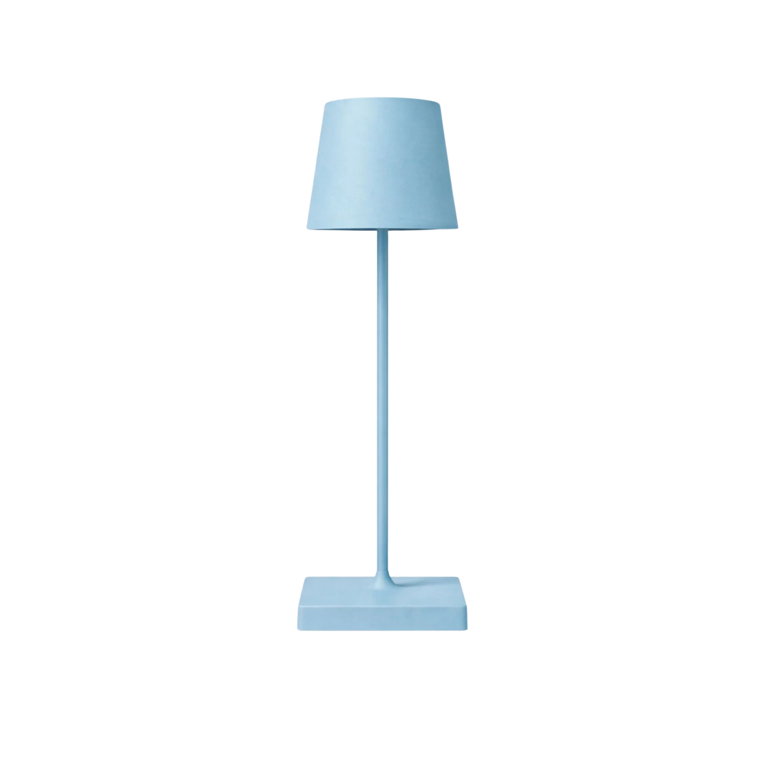 Bordslampa Oslo i blå metall med minimalistisk skandinavisk design och cylindrisk lampskärm