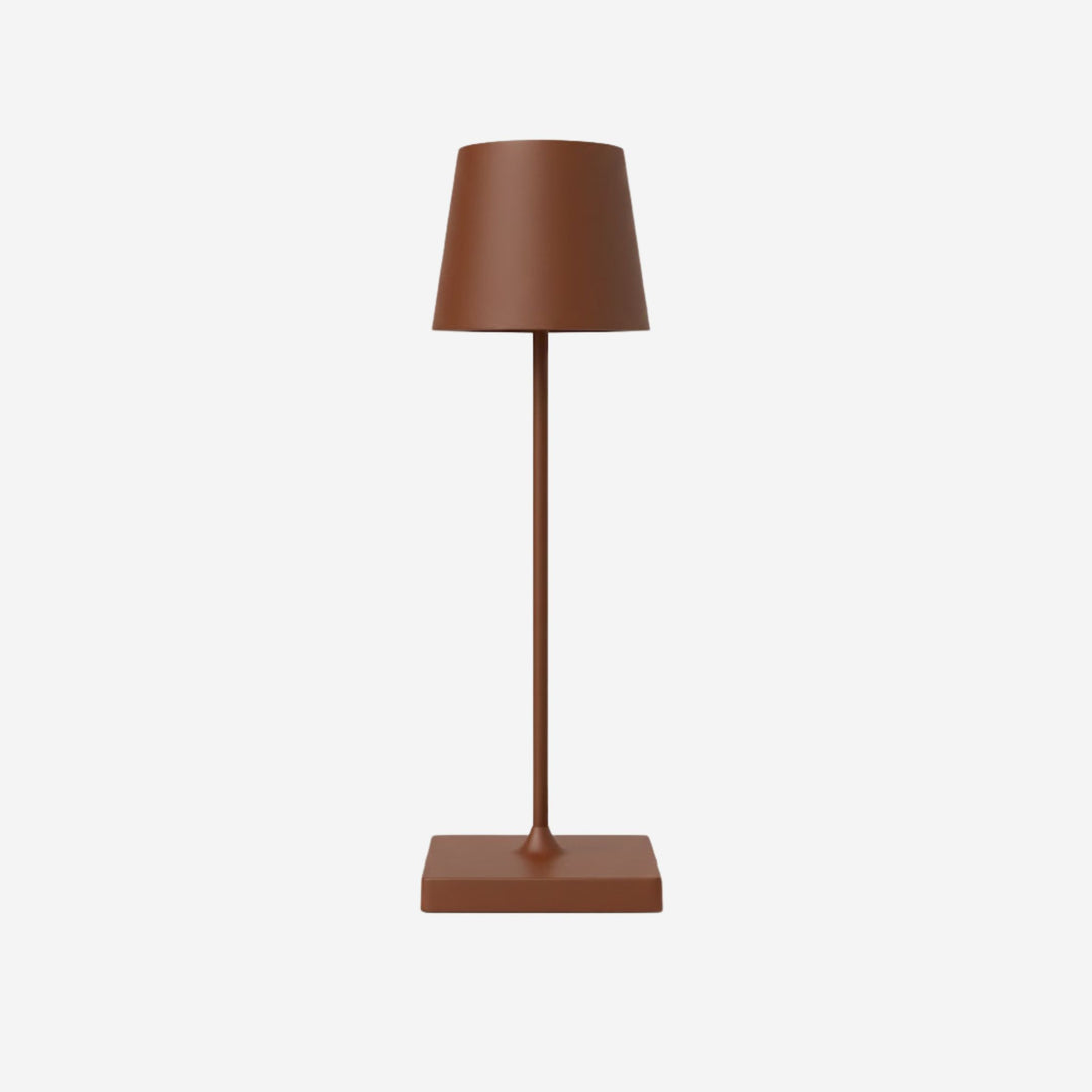Bordslampa Oslo i brun metall med minimalistisk skandinavisk design och cylindrisk lampskärm