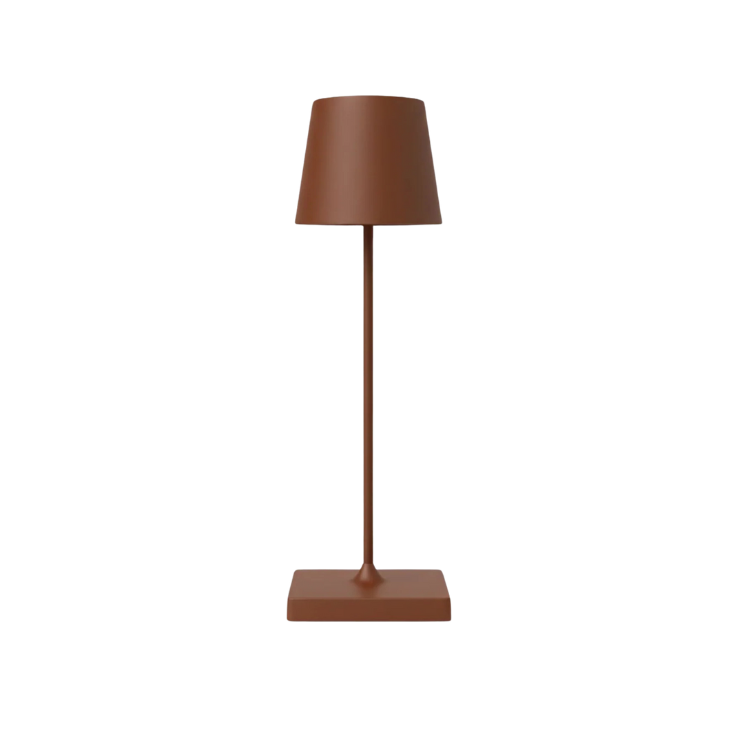 Bordslampa Oslo i brun metall med minimalistisk skandinavisk design och cylindrisk lampskärm