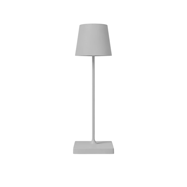 Bordslampa Oslo i grå metall med minimalistisk skandinavisk design och cylindrisk lampskärm