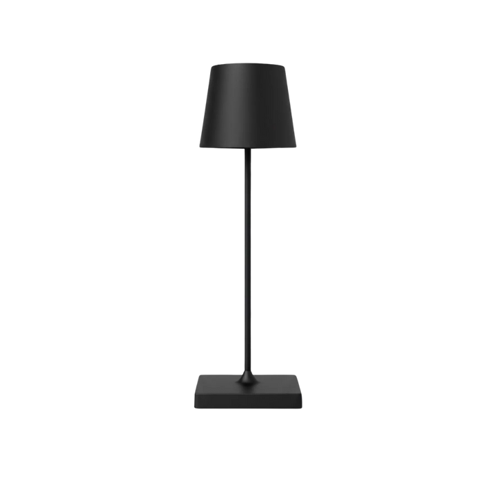 Bordslampa Oslo i svart metall med minimalistisk skandinavisk design och cylindrisk lampskärm
