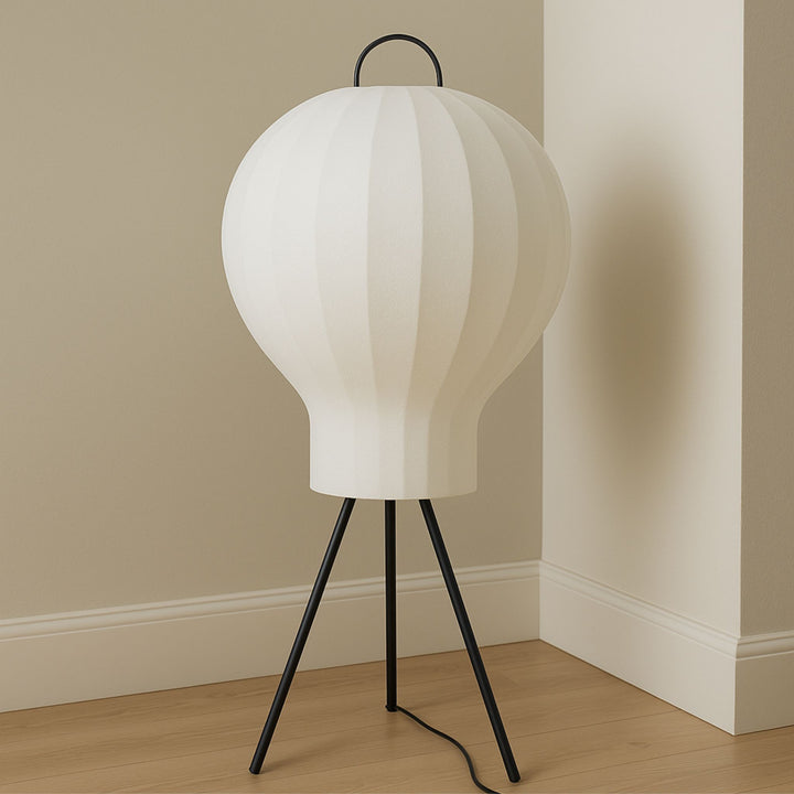 Golvlampa Bubble i hörnplacering mot neutral vägg, elegant golvlampa som skapar ett lugnt och modernt uttryck.