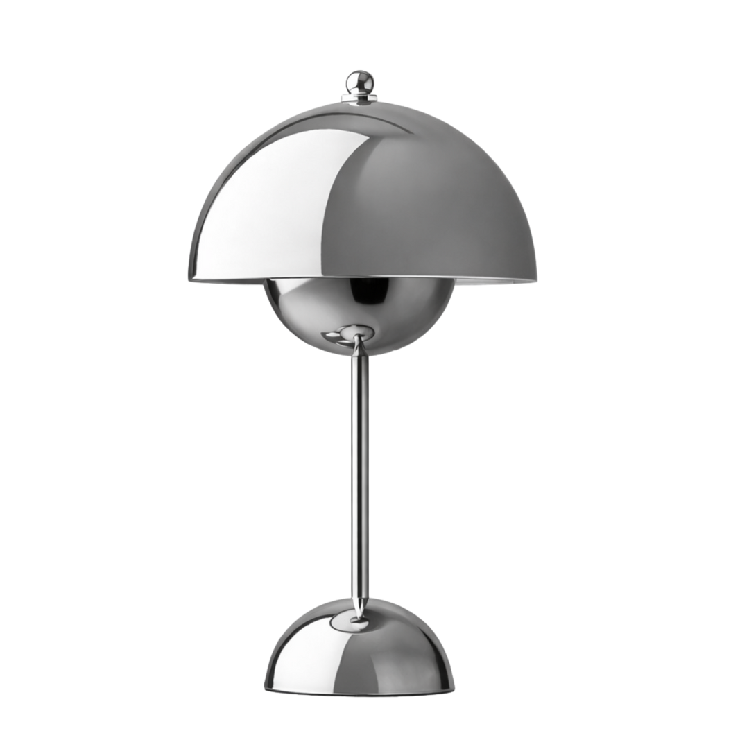Krom Flowerbud portabel bordslampa i blank metall med modern design och rund skärm, uppladdningsbar för stilren belysning