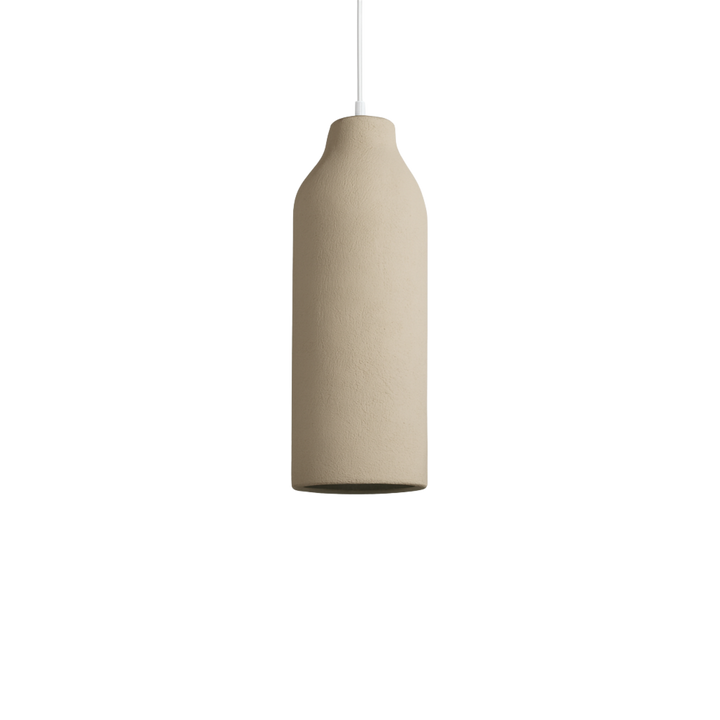 Taklampa Cirrus i modell C med mjuk, rund form i ljusbeige yta och stilren skandinavisk design.