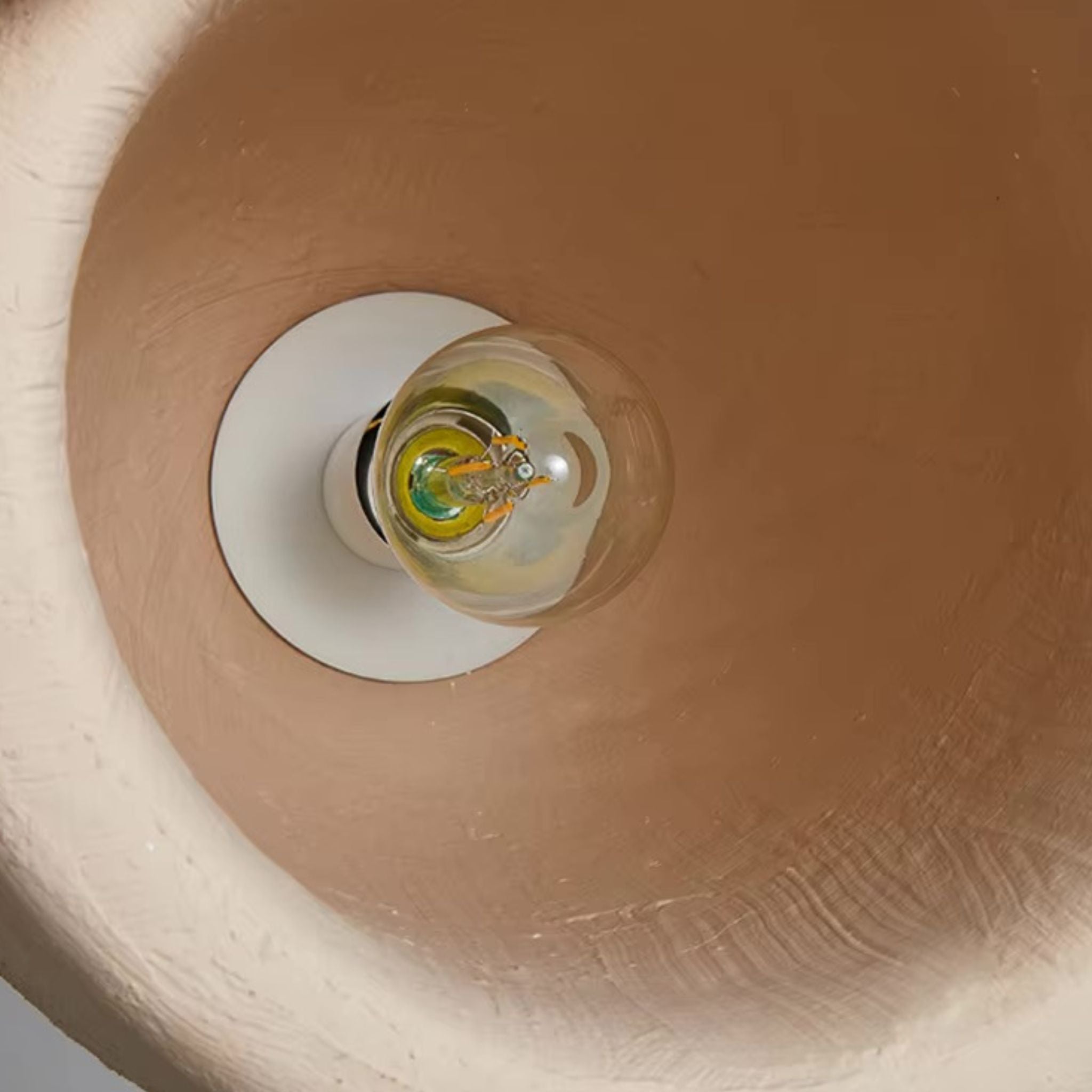 Detaljbild på Taklampa Cirrus som visar insidan 