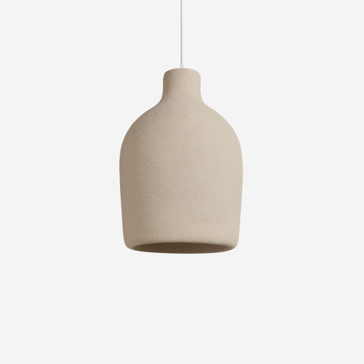 Taklampa Cirrus i modell Oval med mjuk, rund form i ljusbeige yta och stilren skandinavisk design.