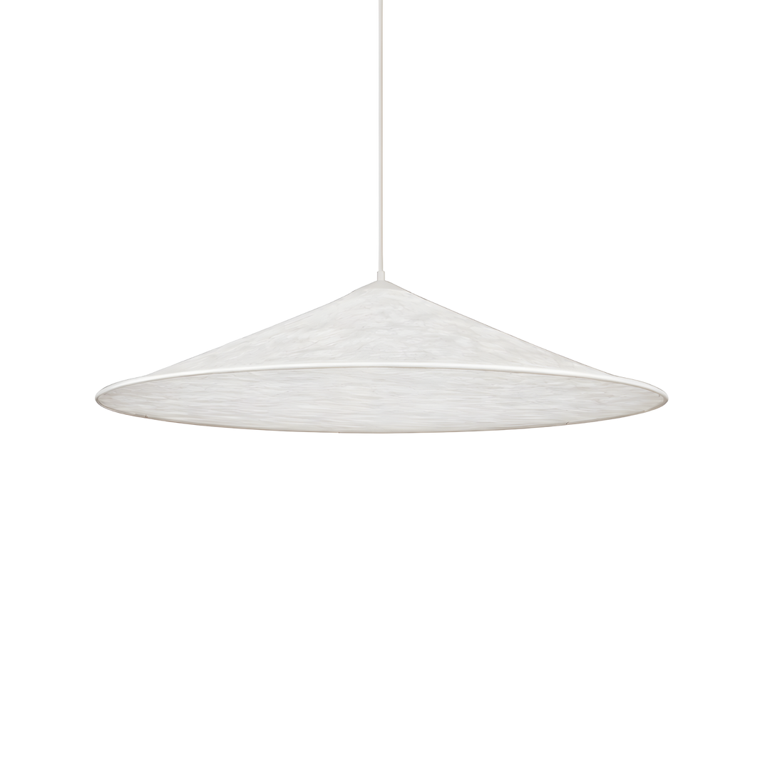 Taklampa Delta i vitt Dupont-papper med bred rund skärm i modern skandinavisk design på vit bakgrund.