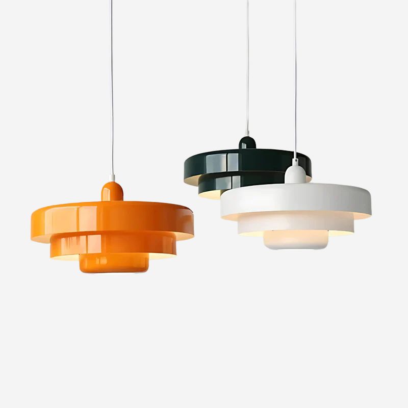 Taklampa Italia i flera färgvarianter med modern, skandinavisk design och balanserad ljusspridning.