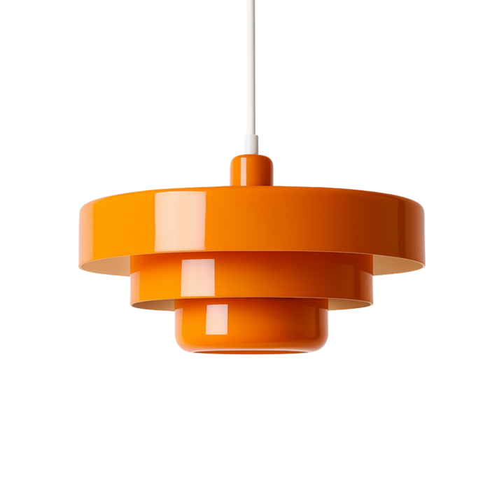 Taklampa Italia i blank orange finish med ikonisk, lagerbyggd form och mjukt ljus.