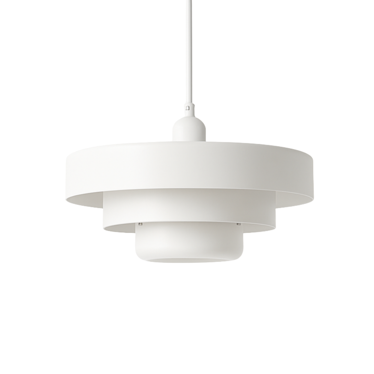 Taklampa Italia i blank vit finish med ikonisk, lagerbyggd form och mjukt ljus.