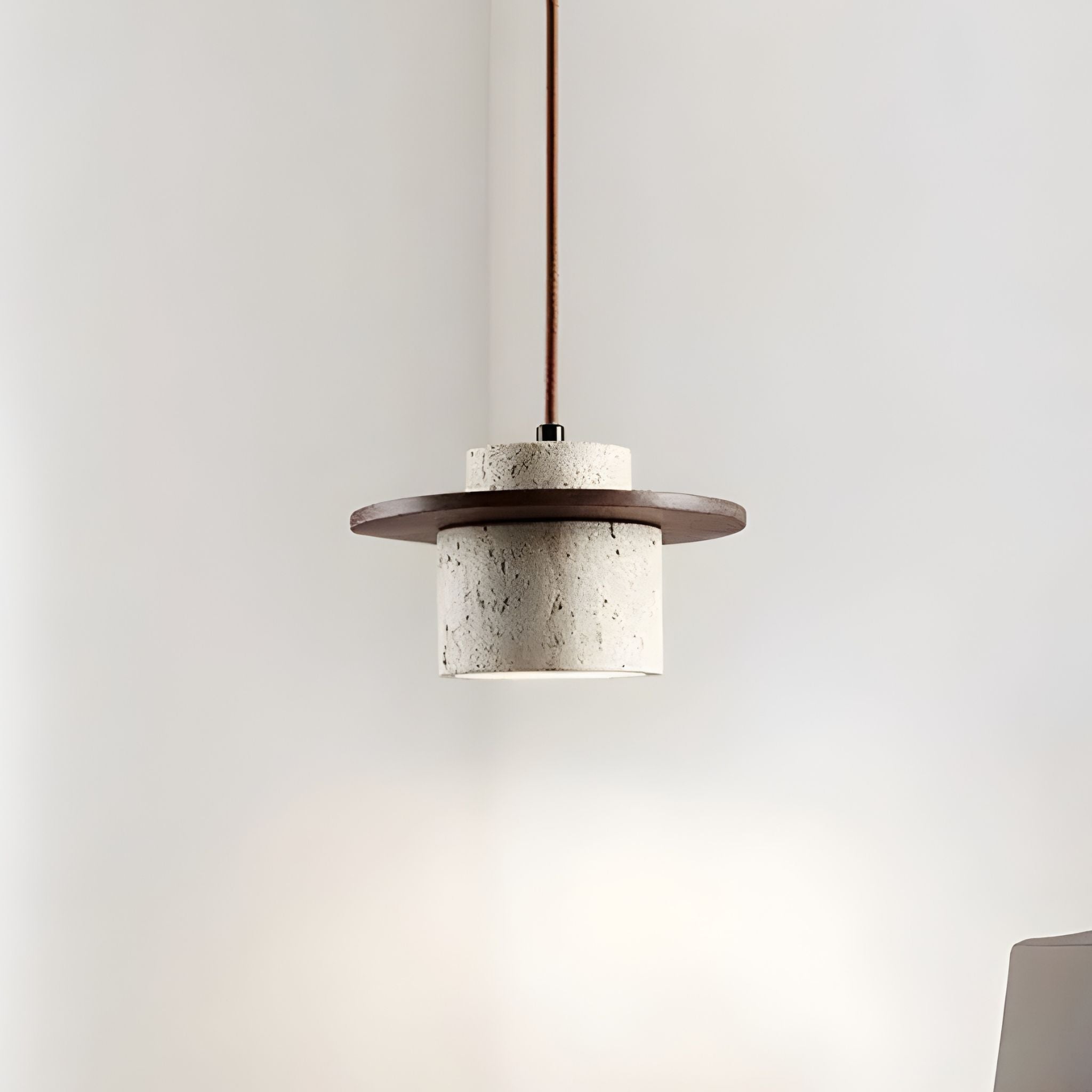 Taklampa Kanso i modern matplats med mjuk belysning och tidlös form