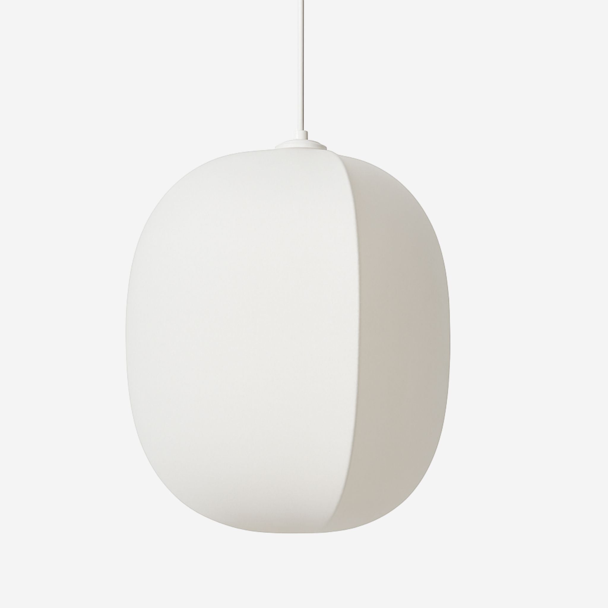 Taklampa Nebbia Pebble i textil med mjukt rundad form i ljus nyans