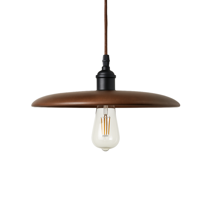 Taklampa Oakly i brun ek med bred lampskärm och synlig ljuskälla – stilren pendellampa i skandinavisk design