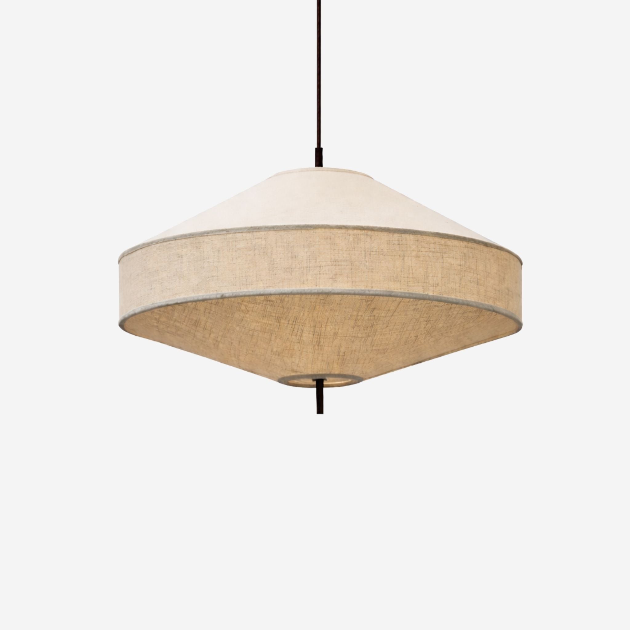 Taklampa Pagoda med linneskärm i beige och svart upphängning, stilren skandinavisk taklampa i modern design på vit bakgrund.