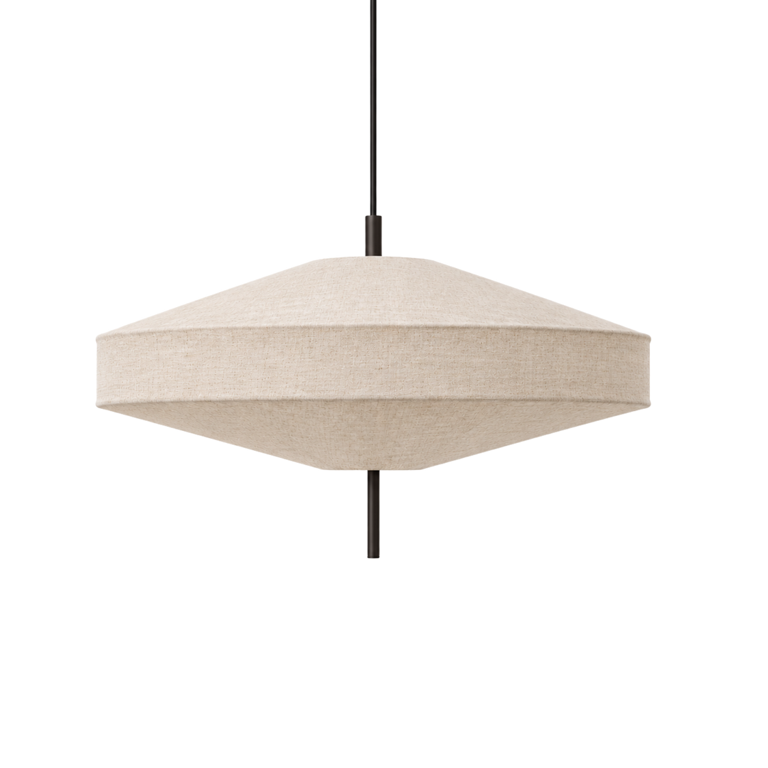 Taklampa Pagoda med linneskärm i beige och svart upphängning, stilren skandinavisk taklampa i modern design på vit bakgrund.