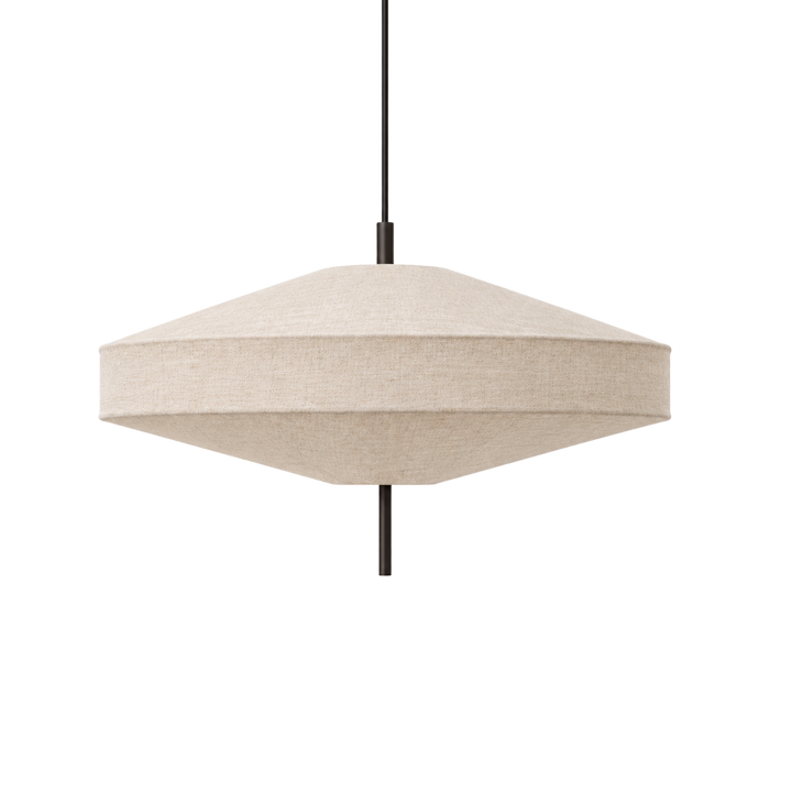 Taklampa Pagoda med linneskärm i beige och svart upphängning, stilren skandinavisk taklampa i modern design på vit bakgrund.
