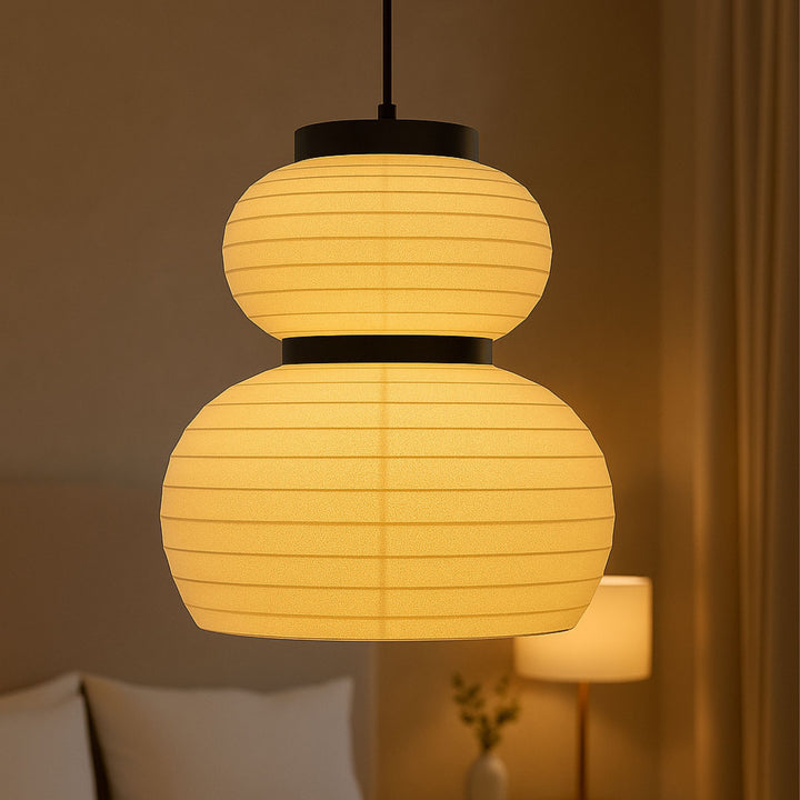 Taklampa Podium tänd i modern interiör med varm belysning