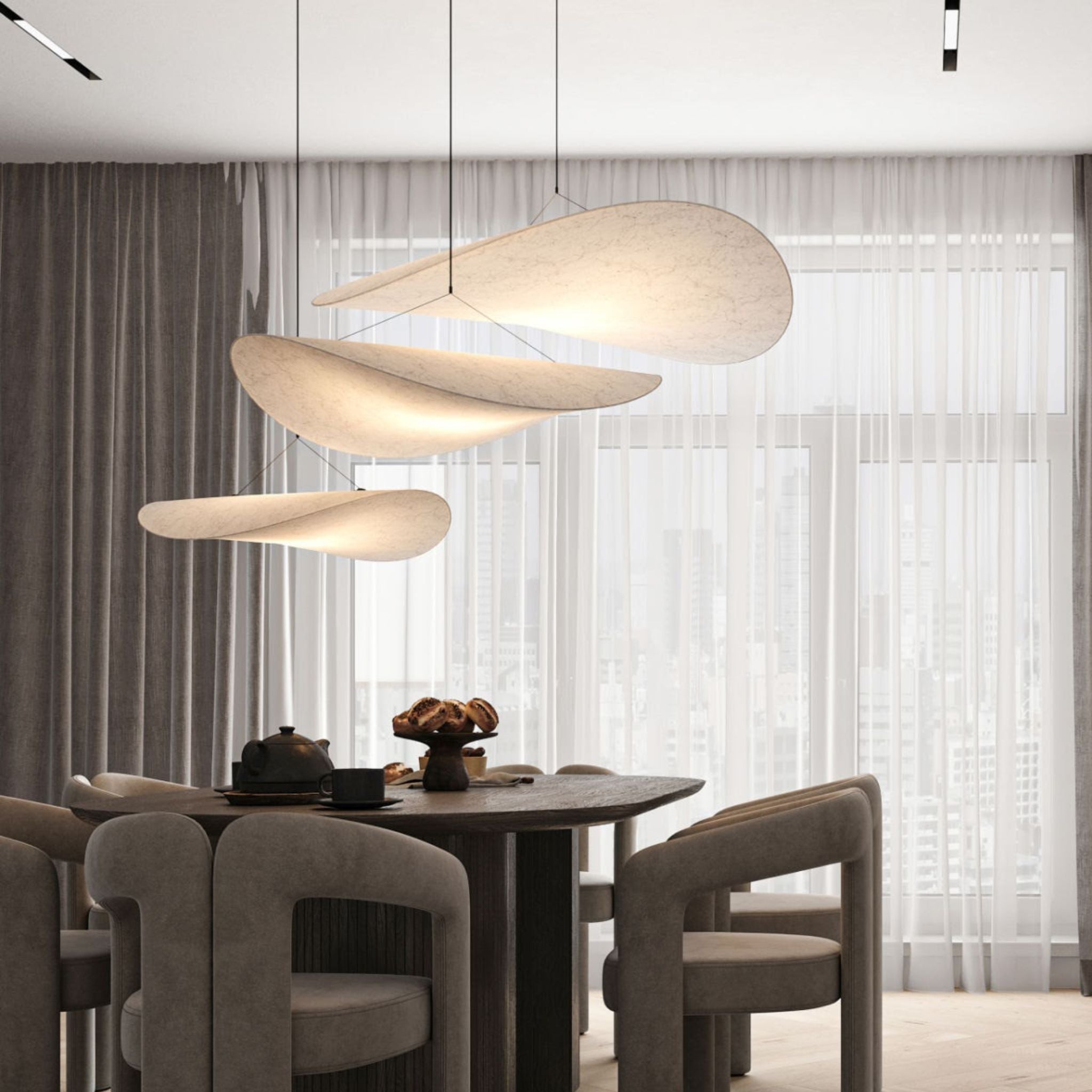 Taklampa Sailing i vit skulptural design med mjukt böljande form, exklusiv takbelysning över matbord