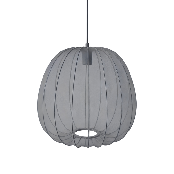 Sfera Tonda taklampa med mjukt rund form i grå textilskärm med metallstomme, i modern skandinavisk design.