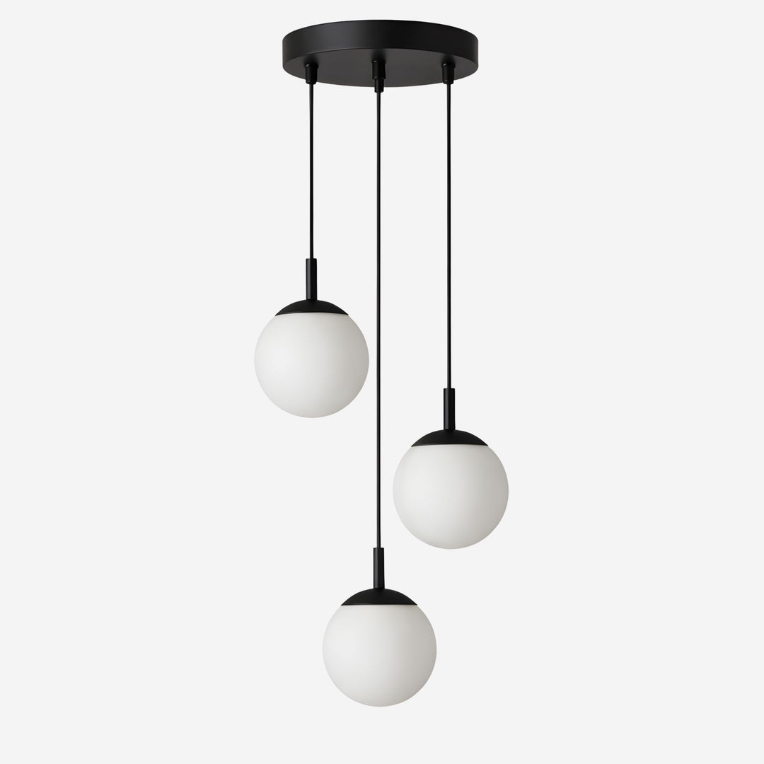 Taklampa Stockholm i svart med tre vita glaskupor
