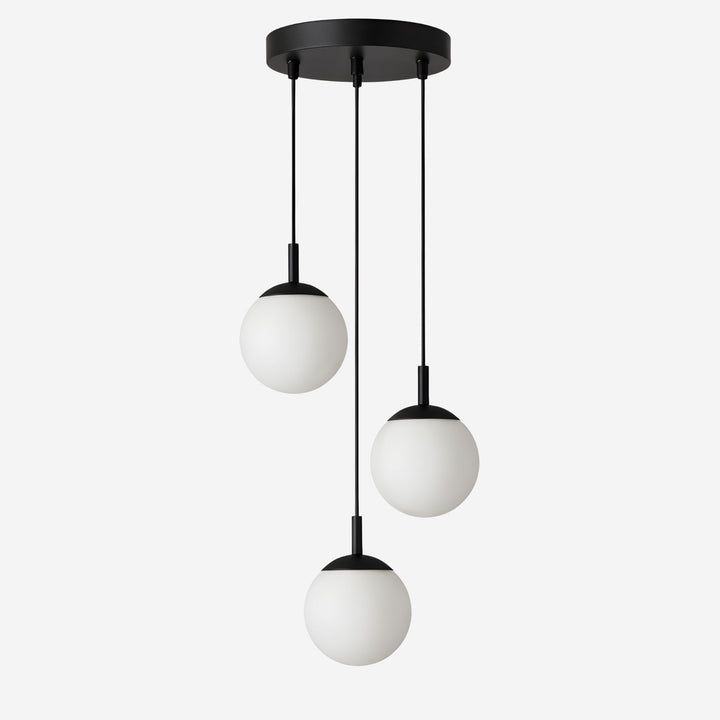 Taklampa Stockholm i svart med tre vita glaskupor