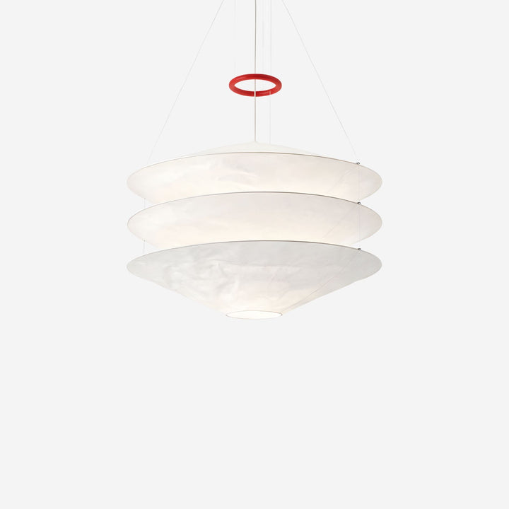 Taklampa Stratus i vit modern design med tre lager och mjuk form, stilren designlampa på neutral bakgrund.