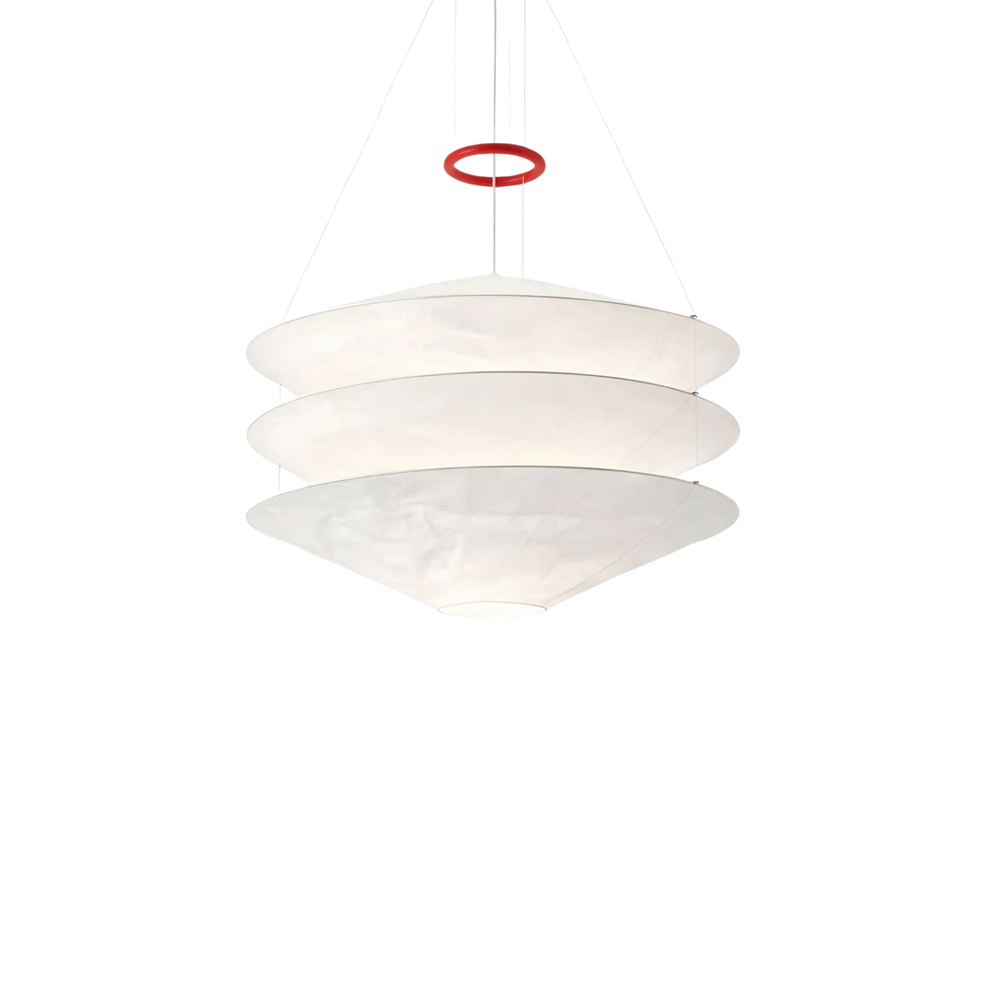 Taklampa Stratus i vit modern design med tre lager och mjuk form, stilren designlampa på neutral bakgrund.