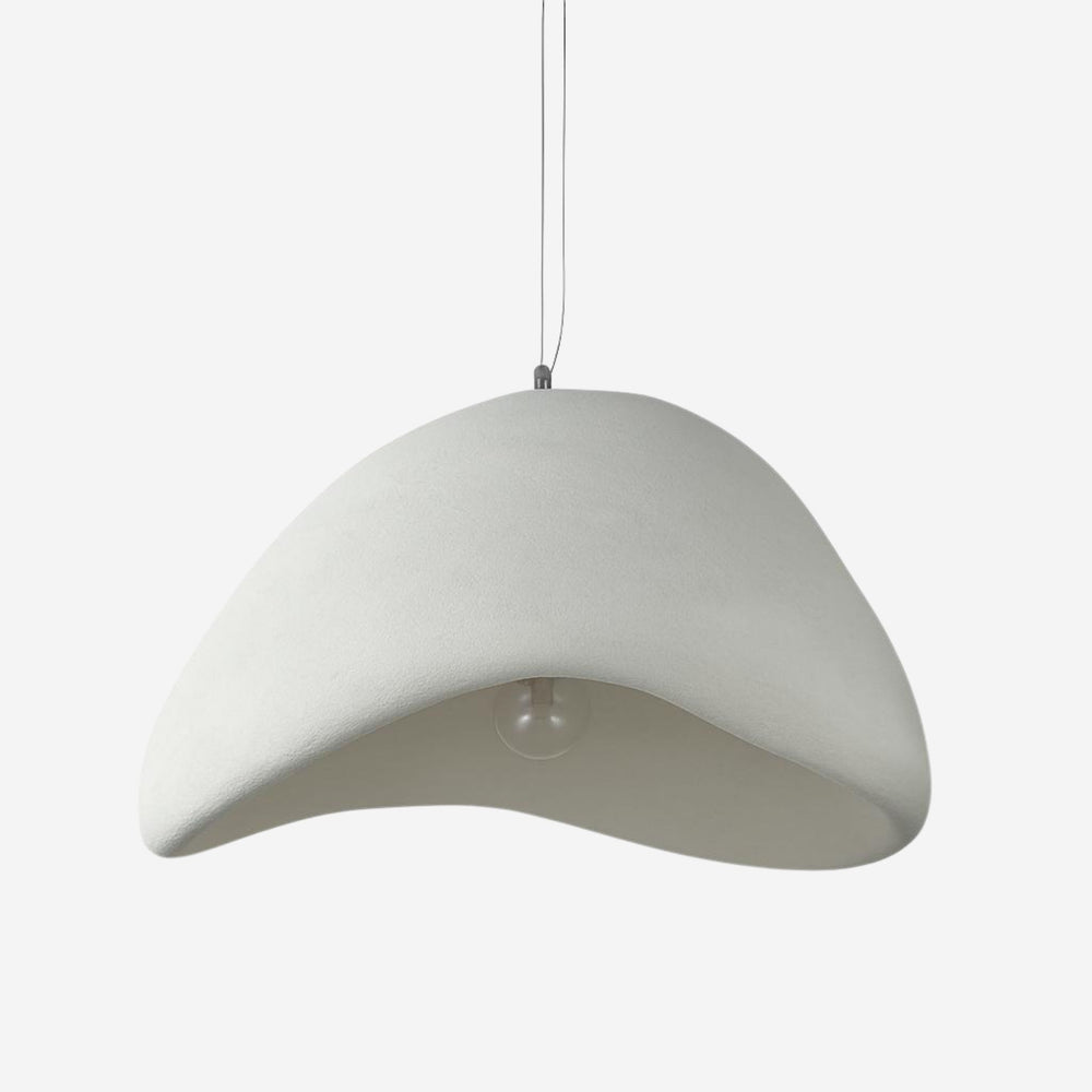 Taklampa Wabi Sabi B i mjukt formad skärm med organisk design1